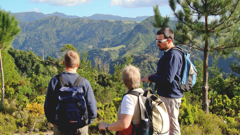Rundreisen Portugal - Azoren: São Miguel: Wanderlust und Meeresrauschen