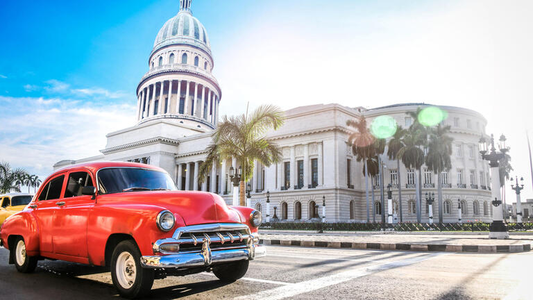 Rundreisen Kuba: Von Havannas Oldtimern bis zum Traumstrand auf Cayo Coco