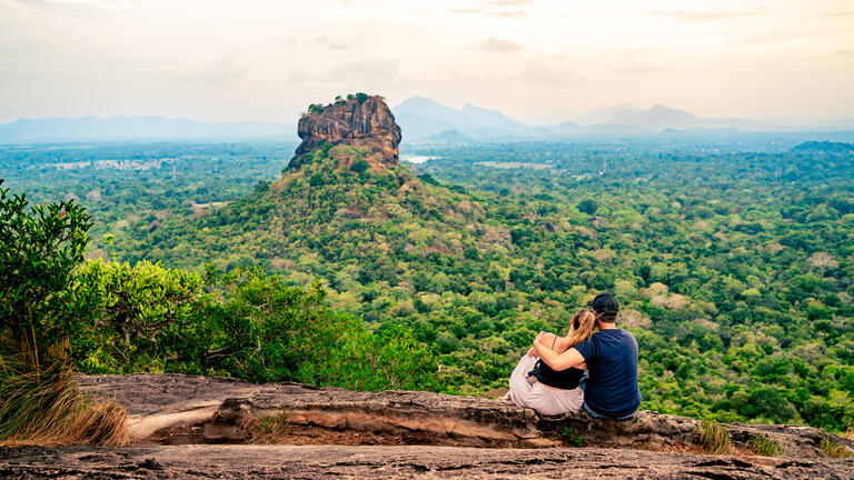 Rundreisen Sri Lanka & Malediven: Wo Elefanten wandern und Tempel Geschichten flüstern