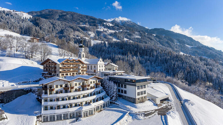 Eigene Anreise Österreich - Tirol: Schneevergnügen im Ferienhotel Hoppet in Hart im Zillertal