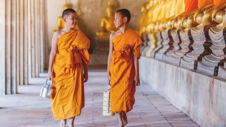 Rundreisen Thailand: Goldene Tempel, grüne Hügel, glitzerndes Meer