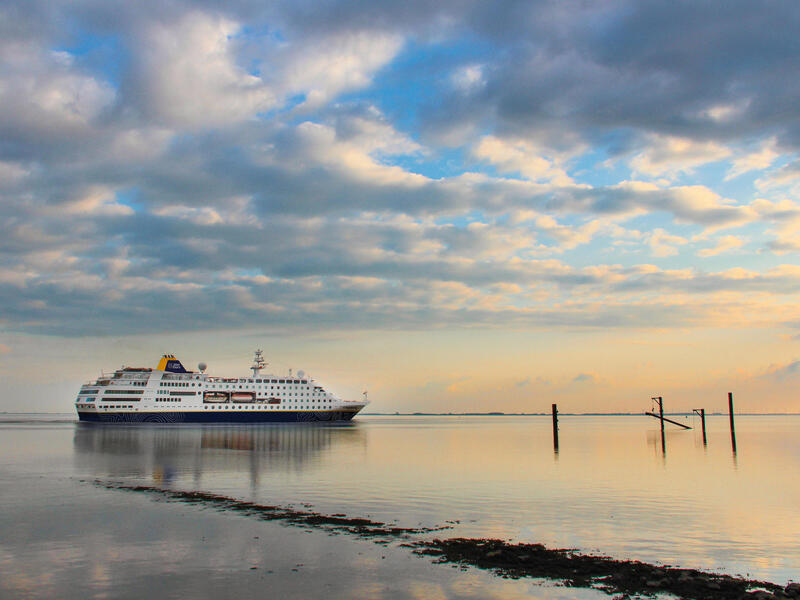Kreuzfahrten Ostsee: Kreuzfahrt mit MS Hamburg ab Kiel/an Hamburg – 6 Nächte Premium-Schiff mit Vollpension 3 Länder in 6 Nächten auf einer Reise
