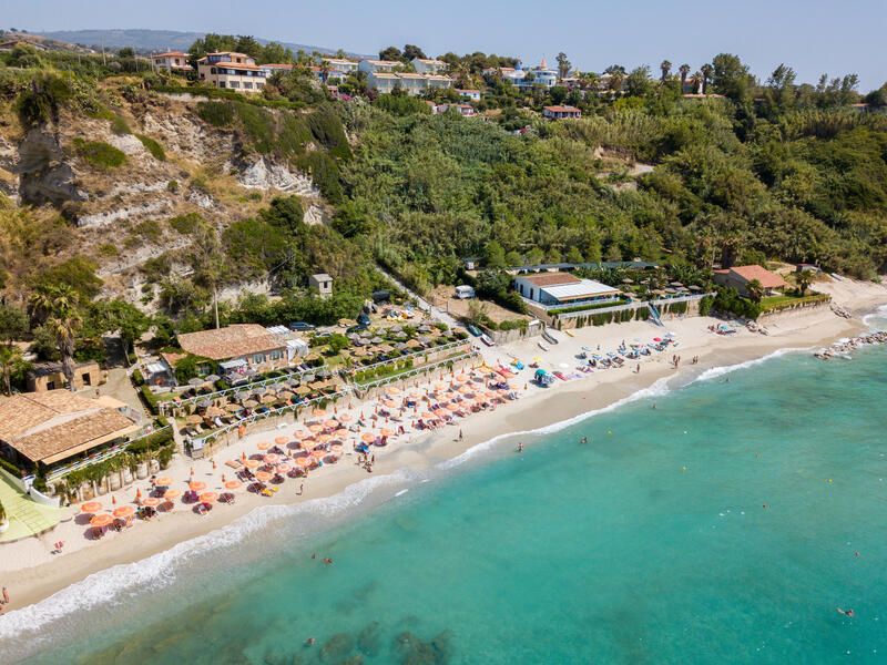 Flugreisen Italien – Kalabrien: Erholungsurlaub im Scoglio Della Galea Resort & SPA 8- bzw. 15-tägig inkl. Flüge 4-Sterne-Resort mit All Inclusive K