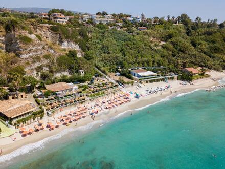 7 oder 14 Tage Flugreisen Italien - Kalabrien: Erholungsurlaub im Scoglio Della Galea Resort & SPA