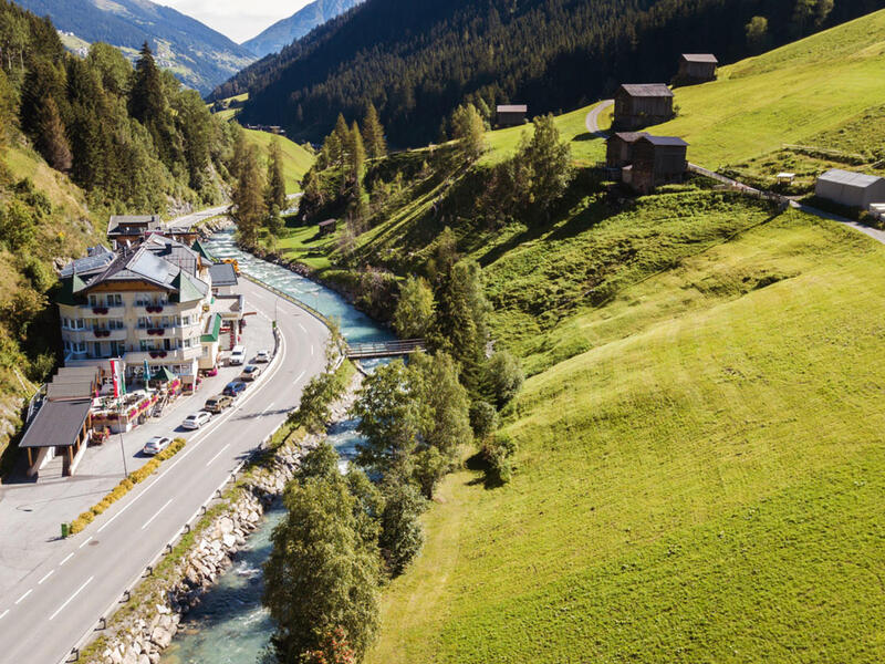 Eigene Anreise Österreich/Tirol – Paznauntal: 4-Sterne-Hotel Höllroah in Kappl 2, 5 bzw. 7 Nächte 4-Sterne-Hotel mit Halbpension Inkl. Regionskarte