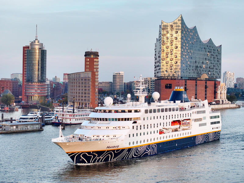 Kreuzfahrten Weltkreuzfahrt: Kreuzfahrt mit MS Hamburg ab/an Hamburg inkl. 1 Galanacht in Hamburg 146 Nächte 4-Sterne Hotel mit Frühstück und Gala-