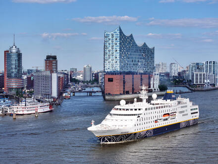 Kreuzfahrten Weltkreuzfahrt: Kreuzfahrt mit MS Hamburg ab/an Hamburg inkl. 1 Galanacht in Hamburg