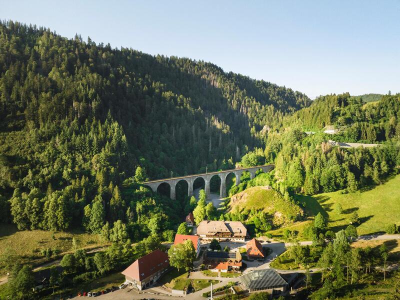 Eigene Anreise Schwarzwald – Breitnau: Urlaub im Hofgut Sternen 3, 5 bzw. 7 Nächte 4-Sterne-Hotel mit Halbpension Inkl. regionale Erlebnisse: Glasman