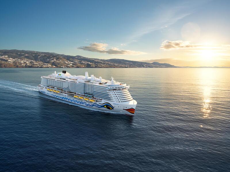 Kreuzfahrten Kanaren & Madeira: Kreuzfahrt mit AIDAcosma ab/an Teneriffa inkl. 2 Wochen Hotelaufenthalt 22-tägig inkl. Flüge AIDAcosma mit Vollpensi