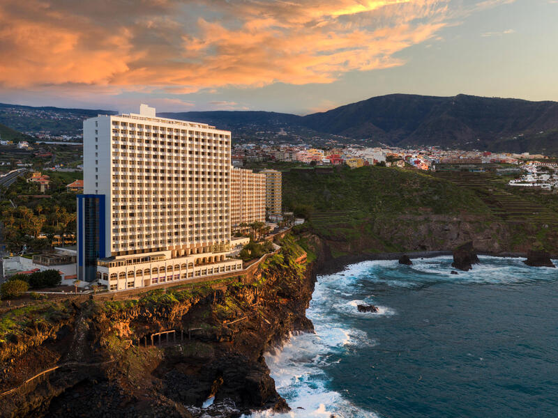 Kreuzfahrten Kanaren & Madeira: Kreuzfahrt mit AIDAcosma ab/an Teneriffa inkl. 2 Wochen Hotelaufenthalt 22-tägig inkl. Flüge AIDAcosma mit Vollpensi