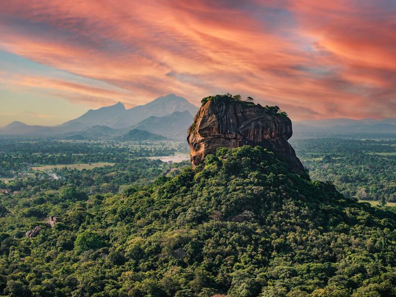 Rundreisen Sri Lanka: Zwischen Tempeln und Tropenstränden 12-tägig inkl. Flüge 4-Sterne-Hotels mit Halbpension Inkl. Ausflüge & Eintritte i. W. v.