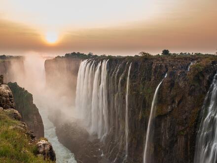 15 Tage Rundreisen Namibia, Botswana und Simbabwe Wo Wasserfälle tosen und Elefanten den Weg kreuzen Frühstück
